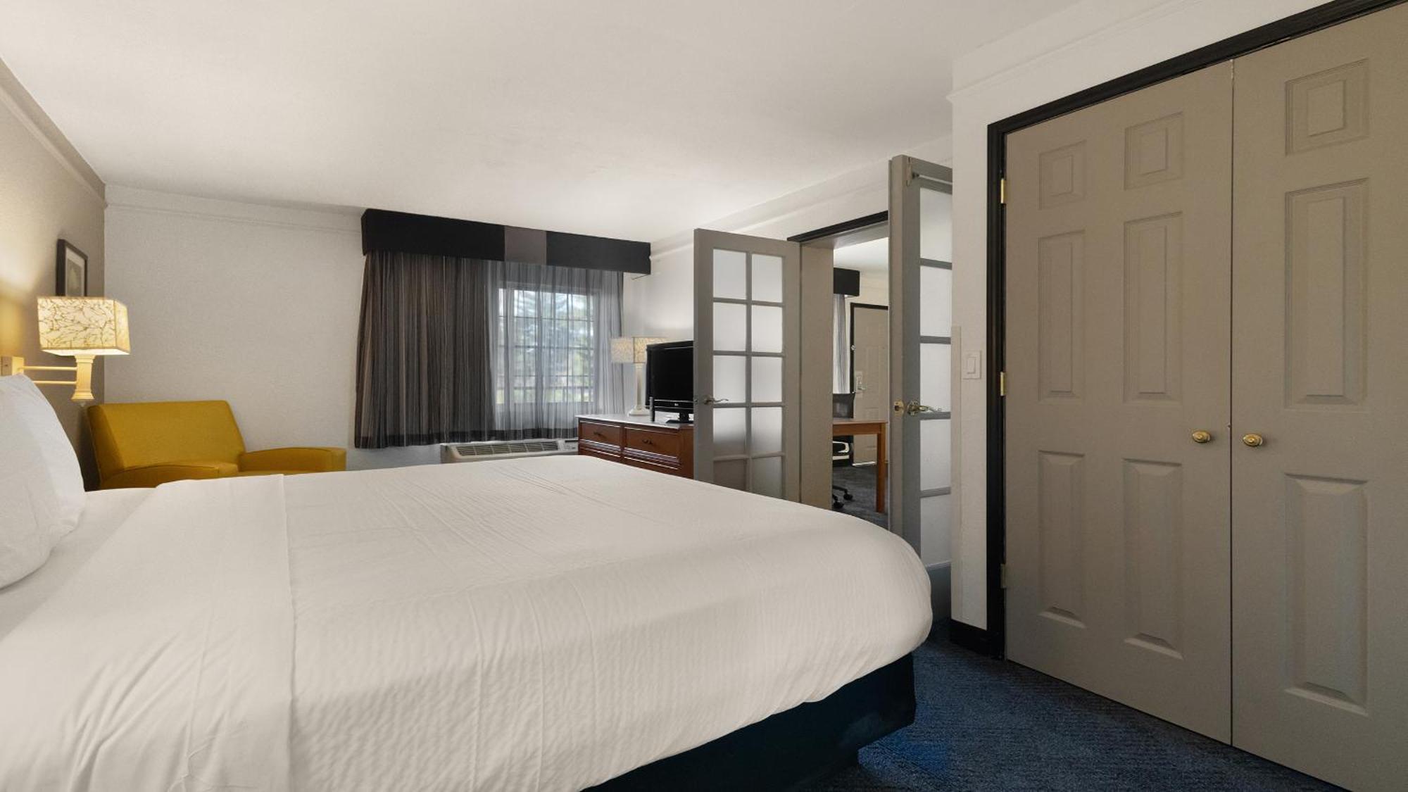 Howard Johnson By Wyndham Sacramento Downtown Exterior foto