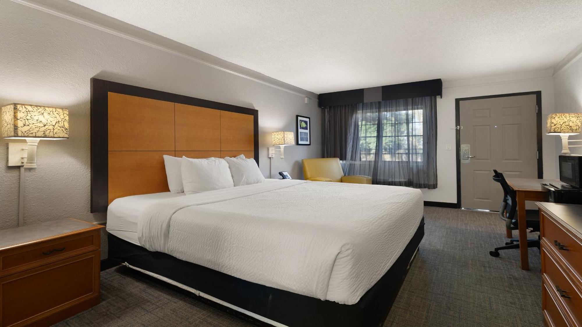 Howard Johnson By Wyndham Sacramento Downtown Exterior foto