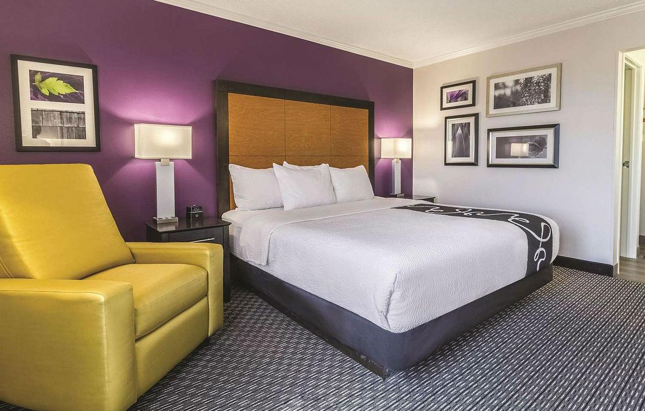 Howard Johnson By Wyndham Sacramento Downtown Exterior foto